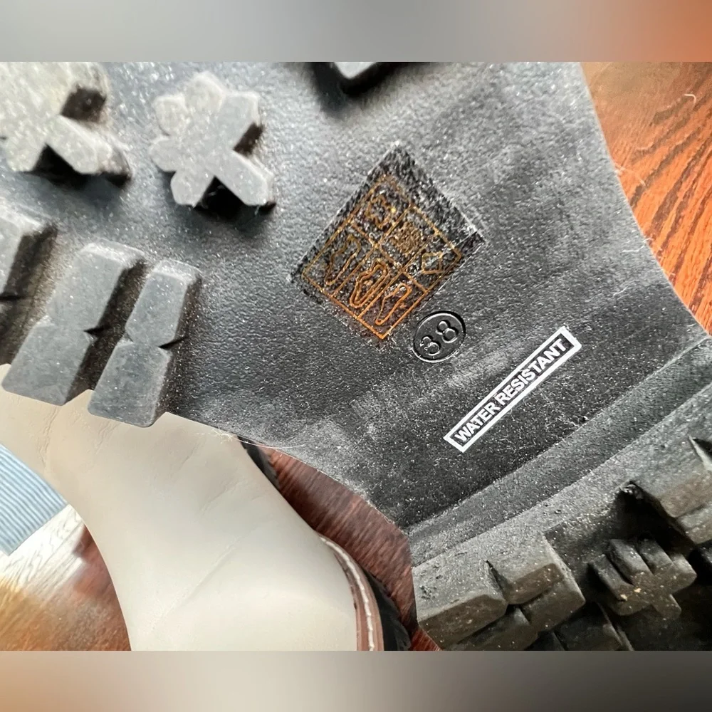 White Lug Sole Boots sz 38 euro / 7.5 US - Picture 7 of 10